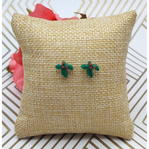 Cute Lot of 3 CHRISTMAS Earrings Dangle Ornament Holly Studs and Wreaths & Bows - Picture 6 of 10